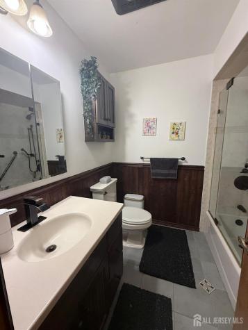 8 Teaberry Drive Edison NJ 08820