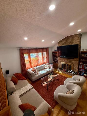 8 Teaberry Drive Edison NJ 08820