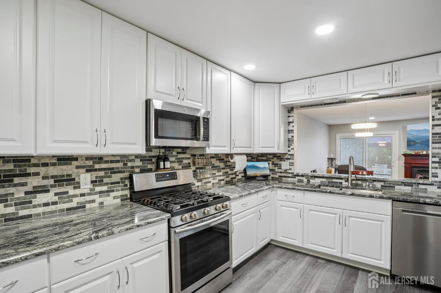 37 Upperbrook Court Sayreville NJ 08859