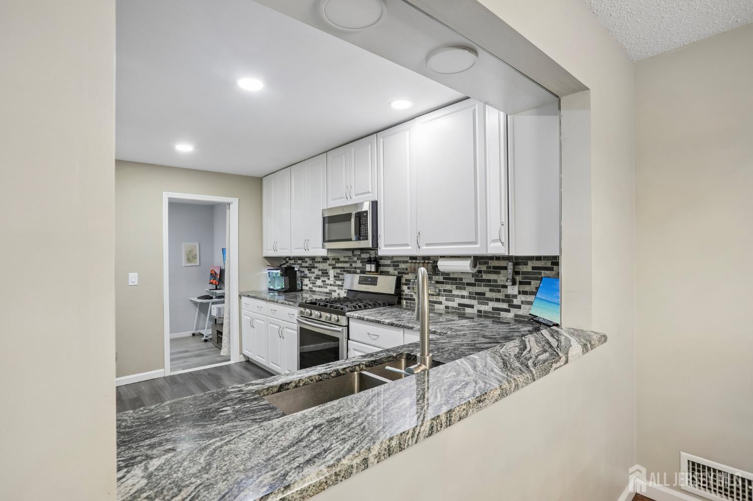 37 Upperbrook Court Sayreville NJ 08859