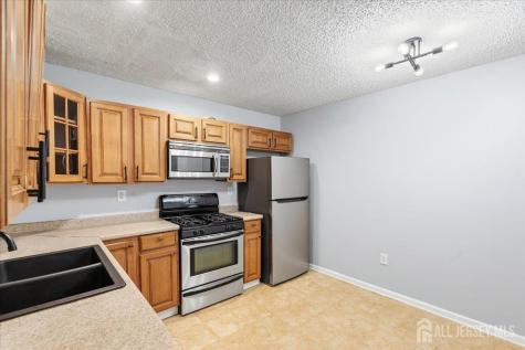 28 Boston Court Newark NJ 07103