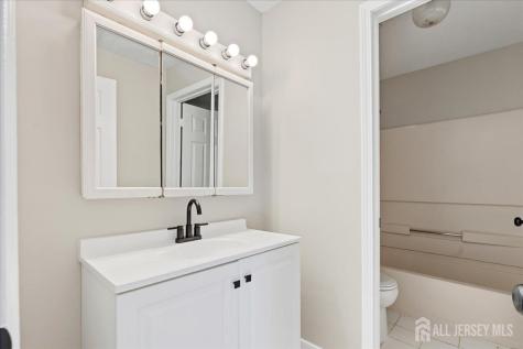 28 Boston Court Newark NJ 07103