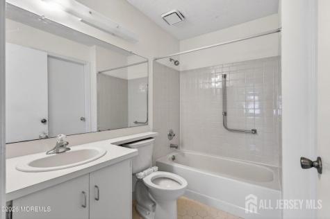 318 Wycoff Way W East Brunswick NJ 08816