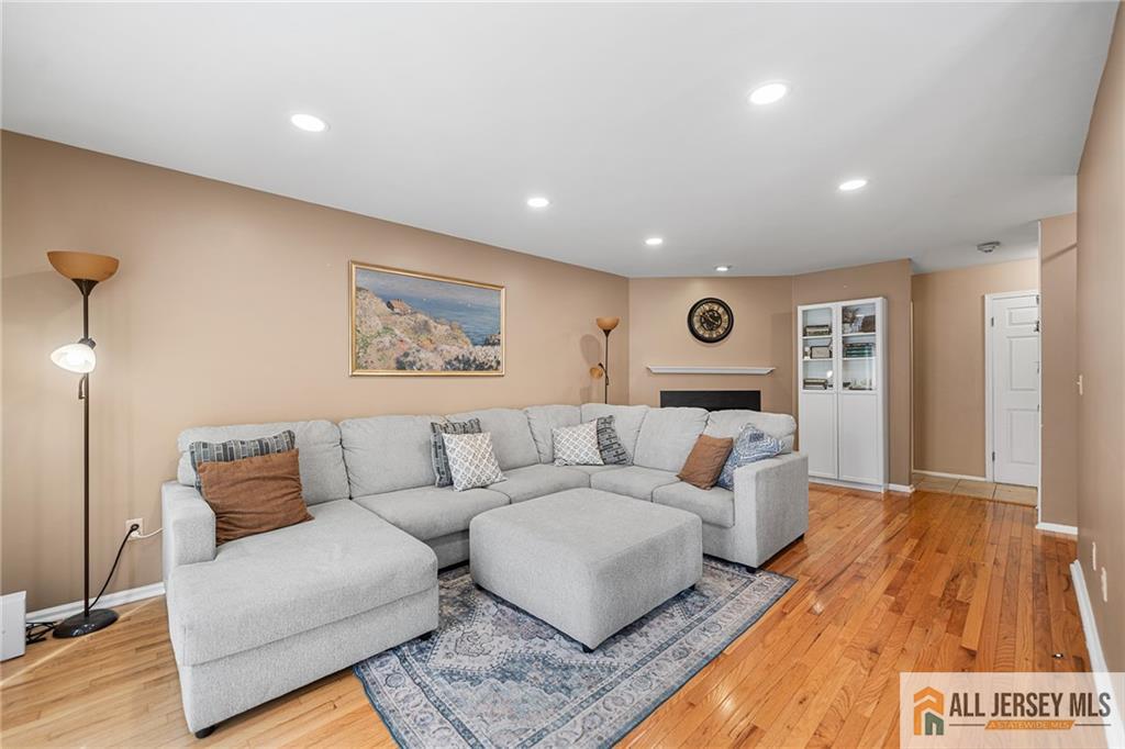 364 Bowler Court Piscataway NJ 08854