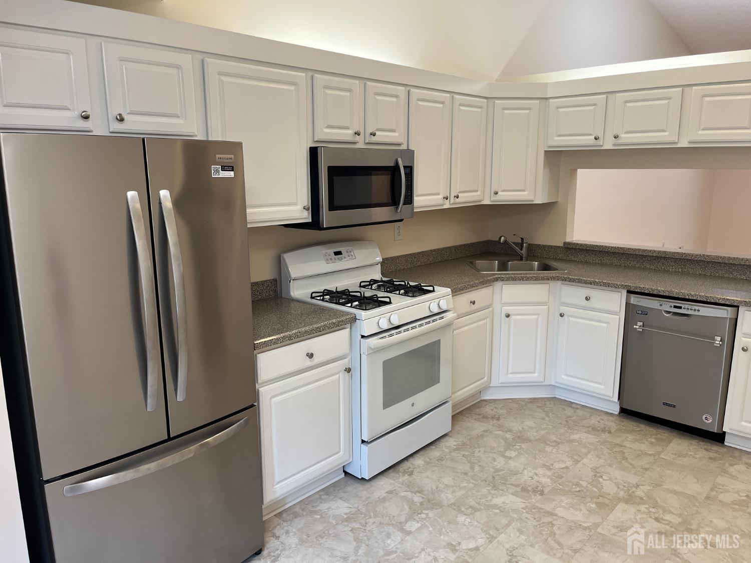 142 Wycoff Way W East Brunswick NJ 08816