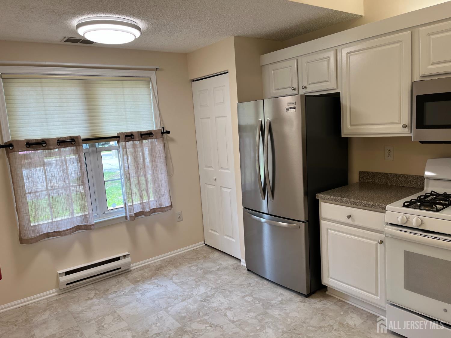 142 Wycoff Way W East Brunswick NJ 08816
