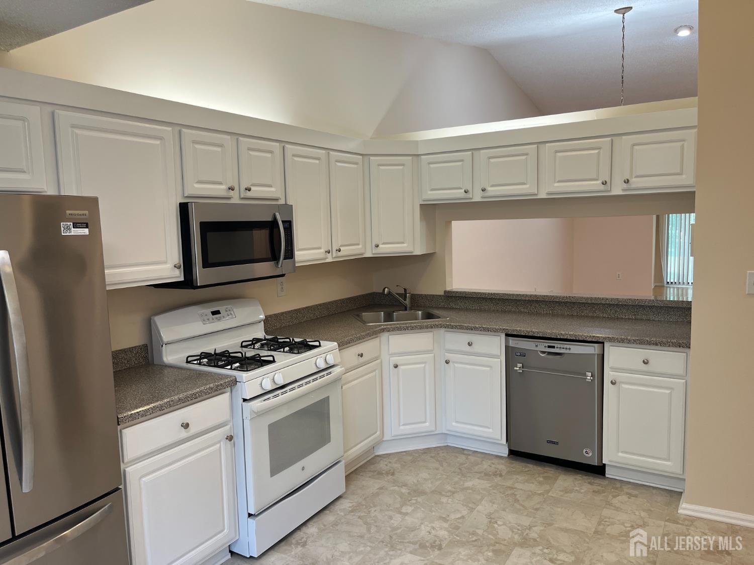 142 Wycoff Way W East Brunswick NJ 08816