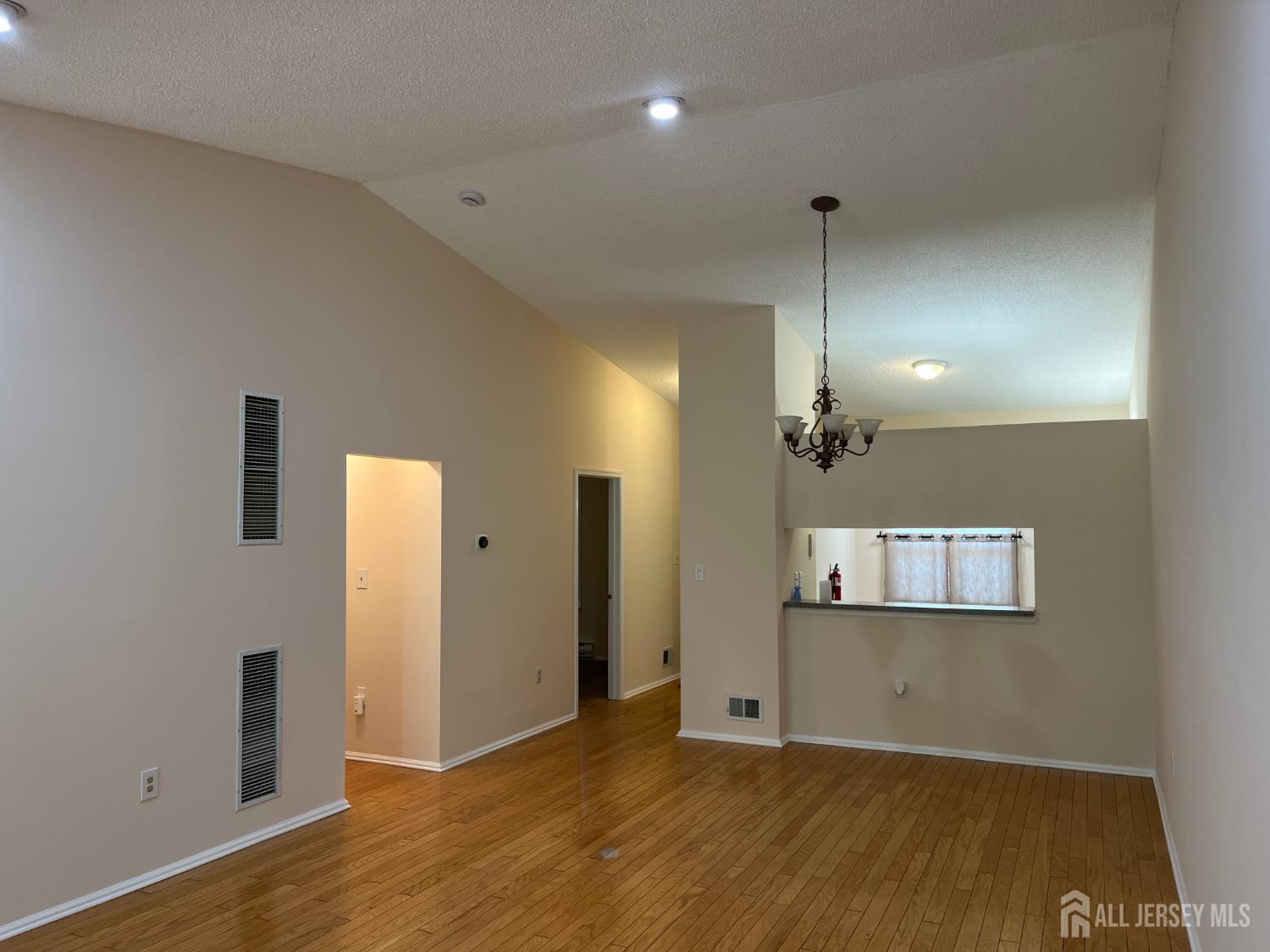 142 Wycoff Way W East Brunswick NJ 08816