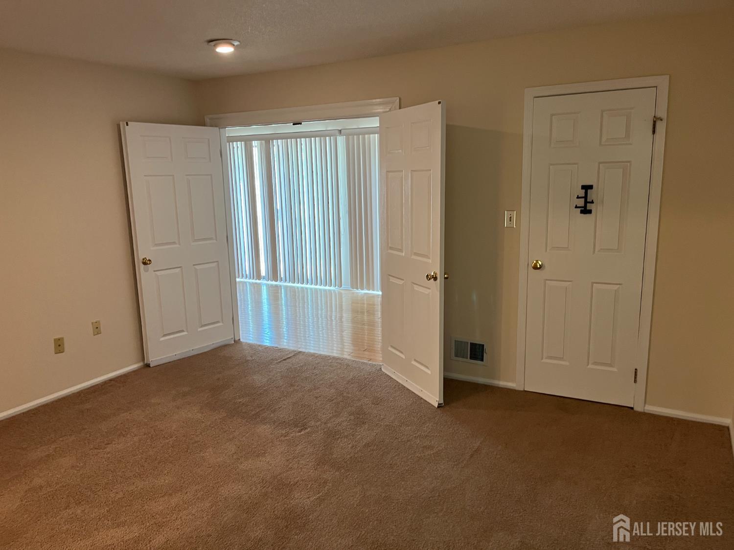 142 Wycoff Way W East Brunswick NJ 08816