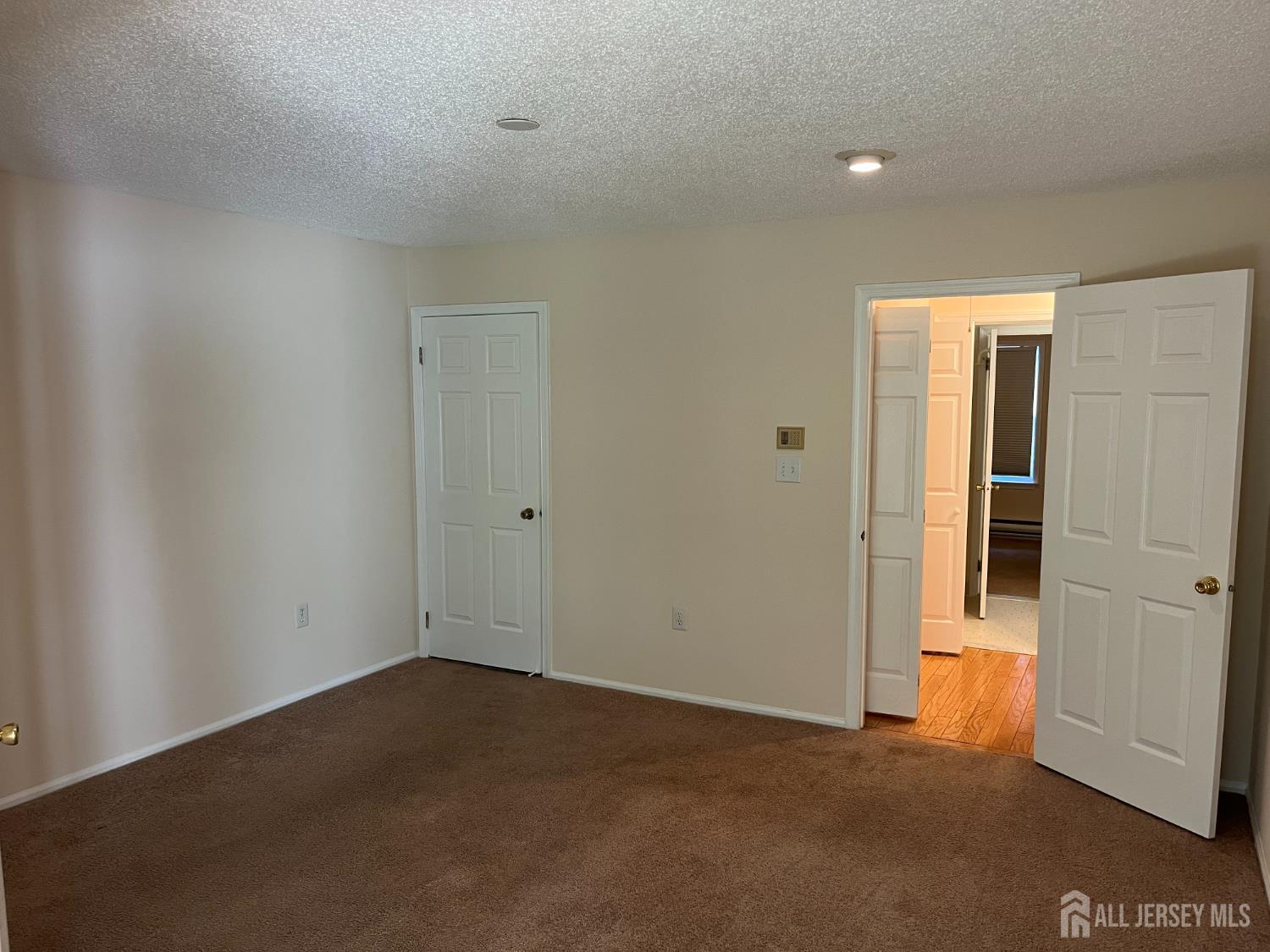 142 Wycoff Way W East Brunswick NJ 08816