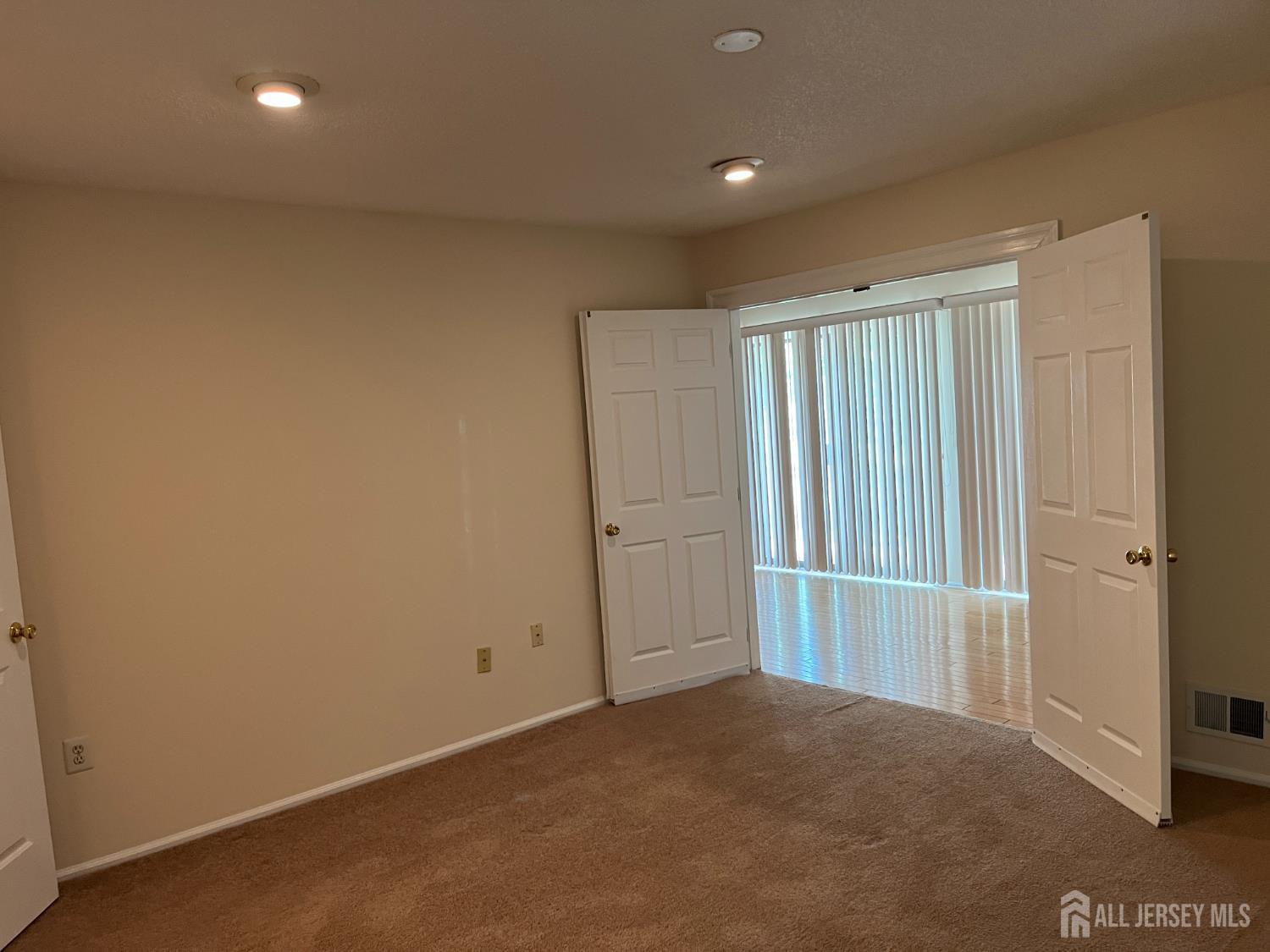 142 Wycoff Way W East Brunswick NJ 08816
