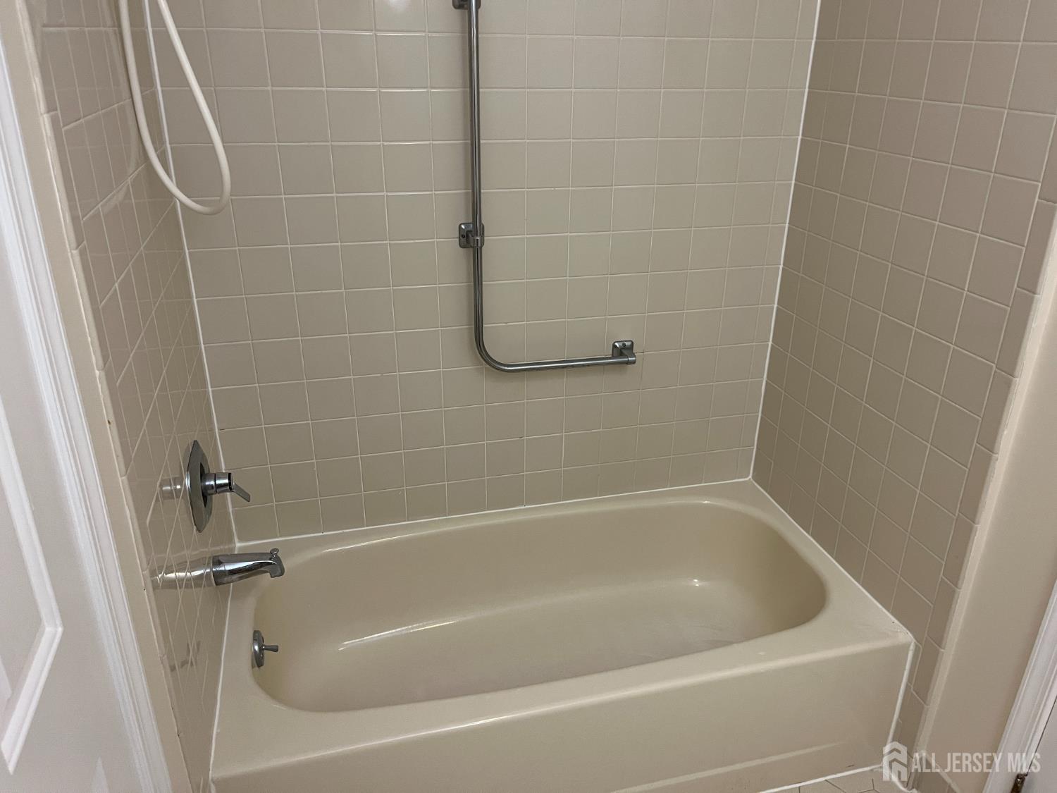 142 Wycoff Way W East Brunswick NJ 08816