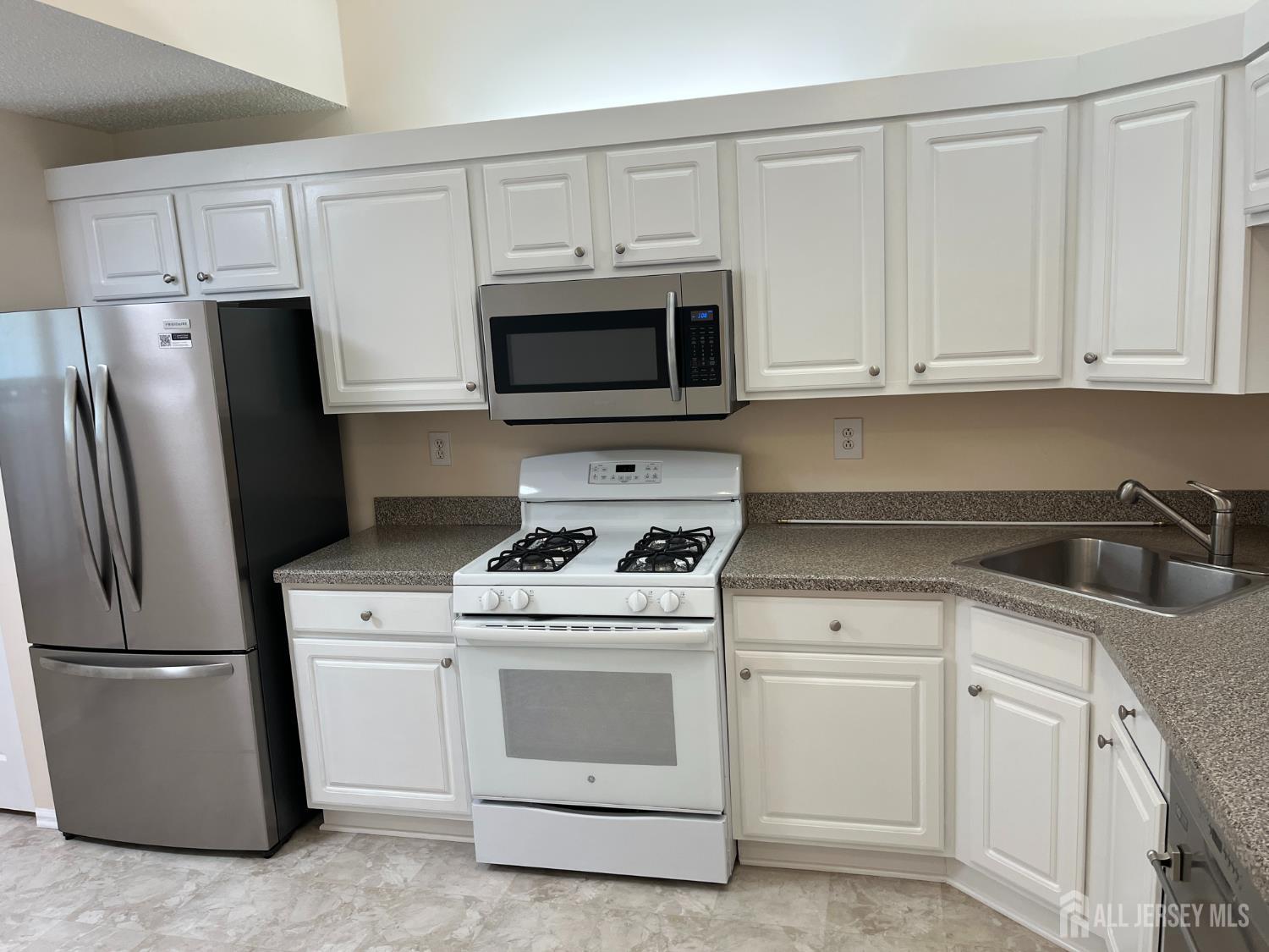 142 Wycoff Way W East Brunswick NJ 08816