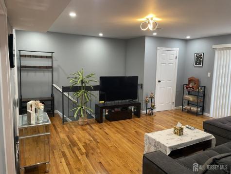 202 N Oaks Boulevard N North Brunswick NJ 08902