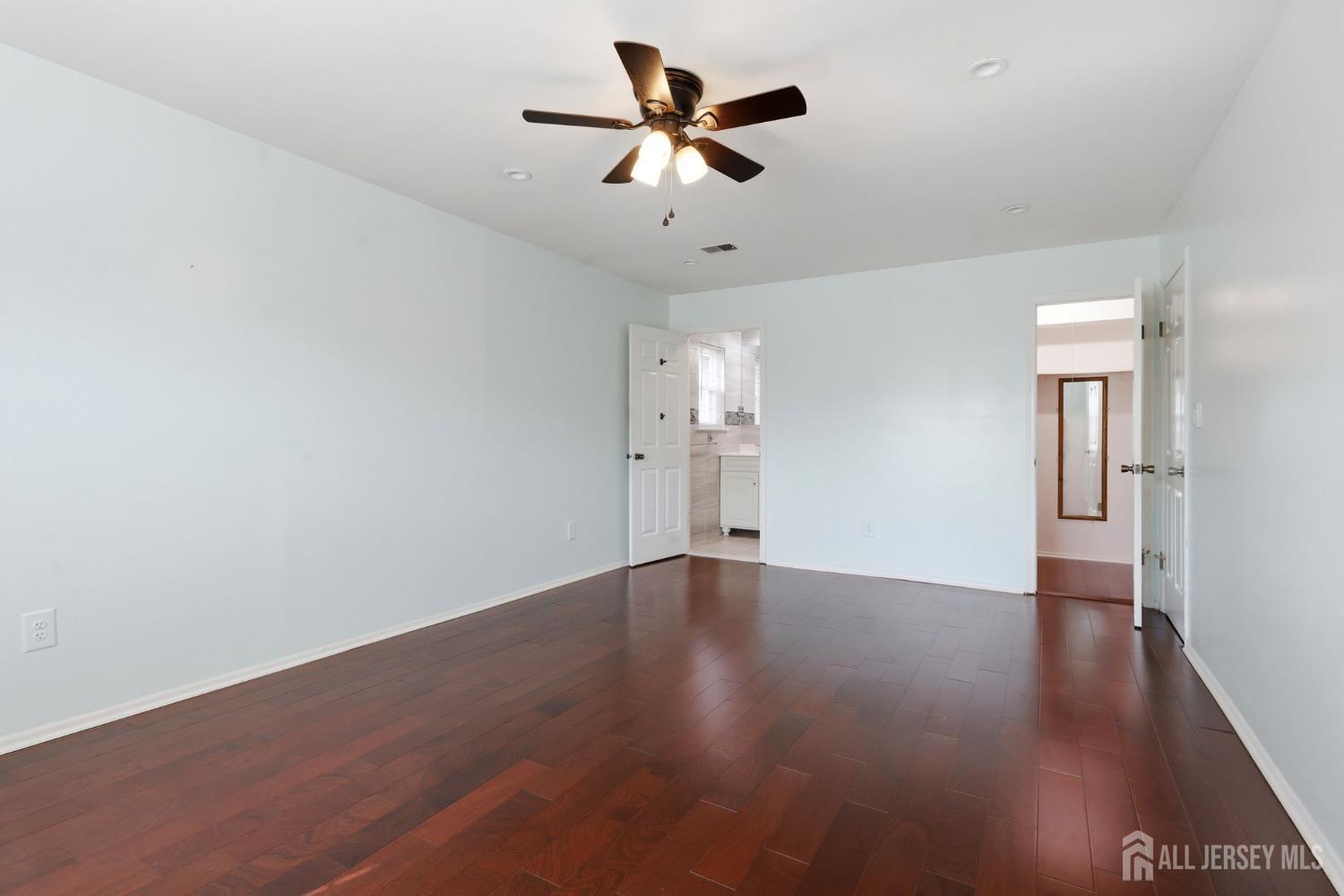 209 Newport Court Fords NJ 08863