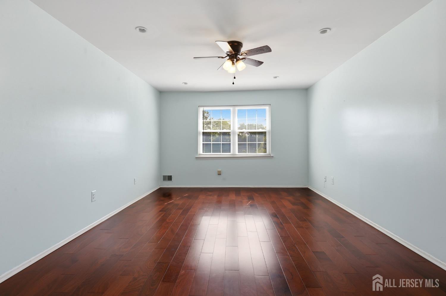 209 Newport Court Fords NJ 08863
