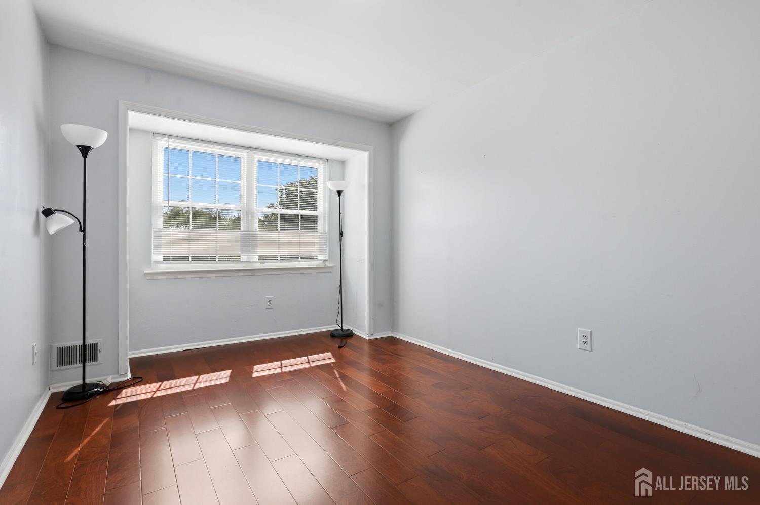 209 Newport Court Fords NJ 08863