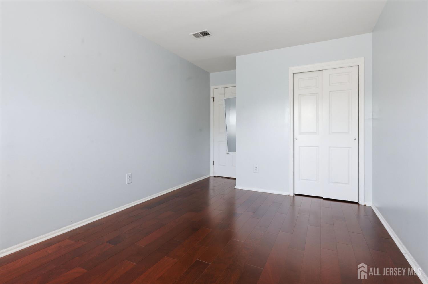 209 Newport Court Fords NJ 08863