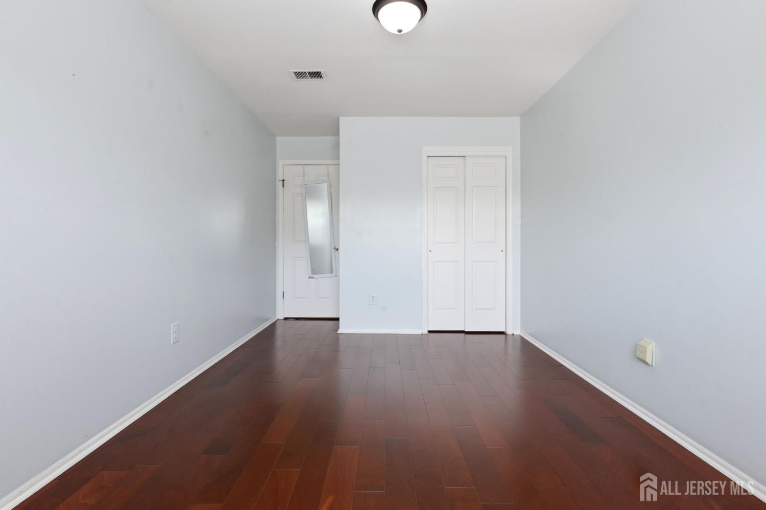 209 Newport Court Fords NJ 08863