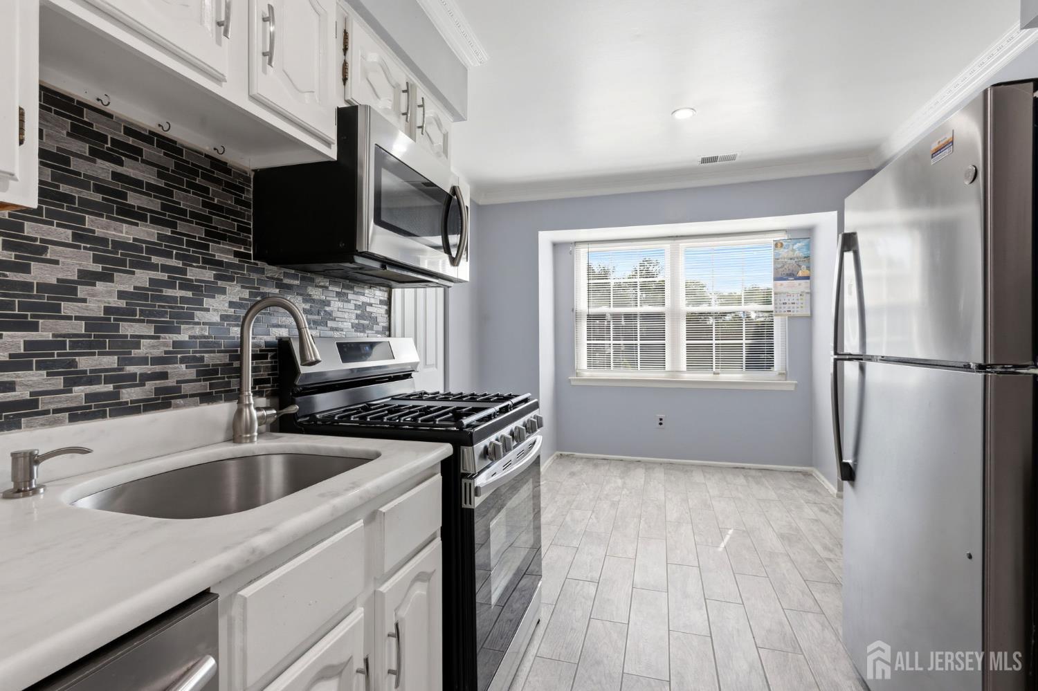 209 Newport Court Fords NJ 08863