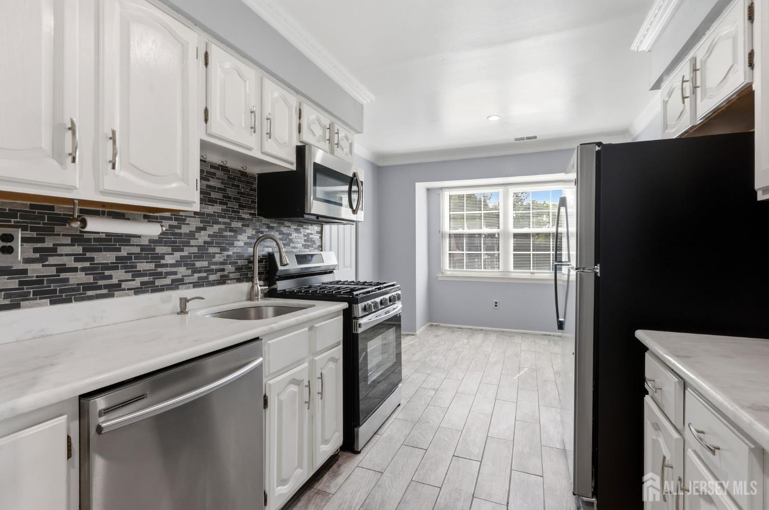 209 Newport Court Fords NJ 08863