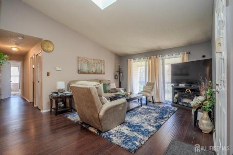 88 Crabapple Lane Franklin NJ 08823
