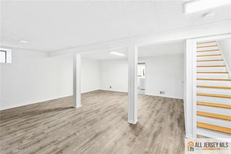 121 Beverly Hills Terrace Woodbridge Proper NJ 07095