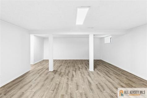 121 Beverly Hills Terrace Woodbridge Proper NJ 07095