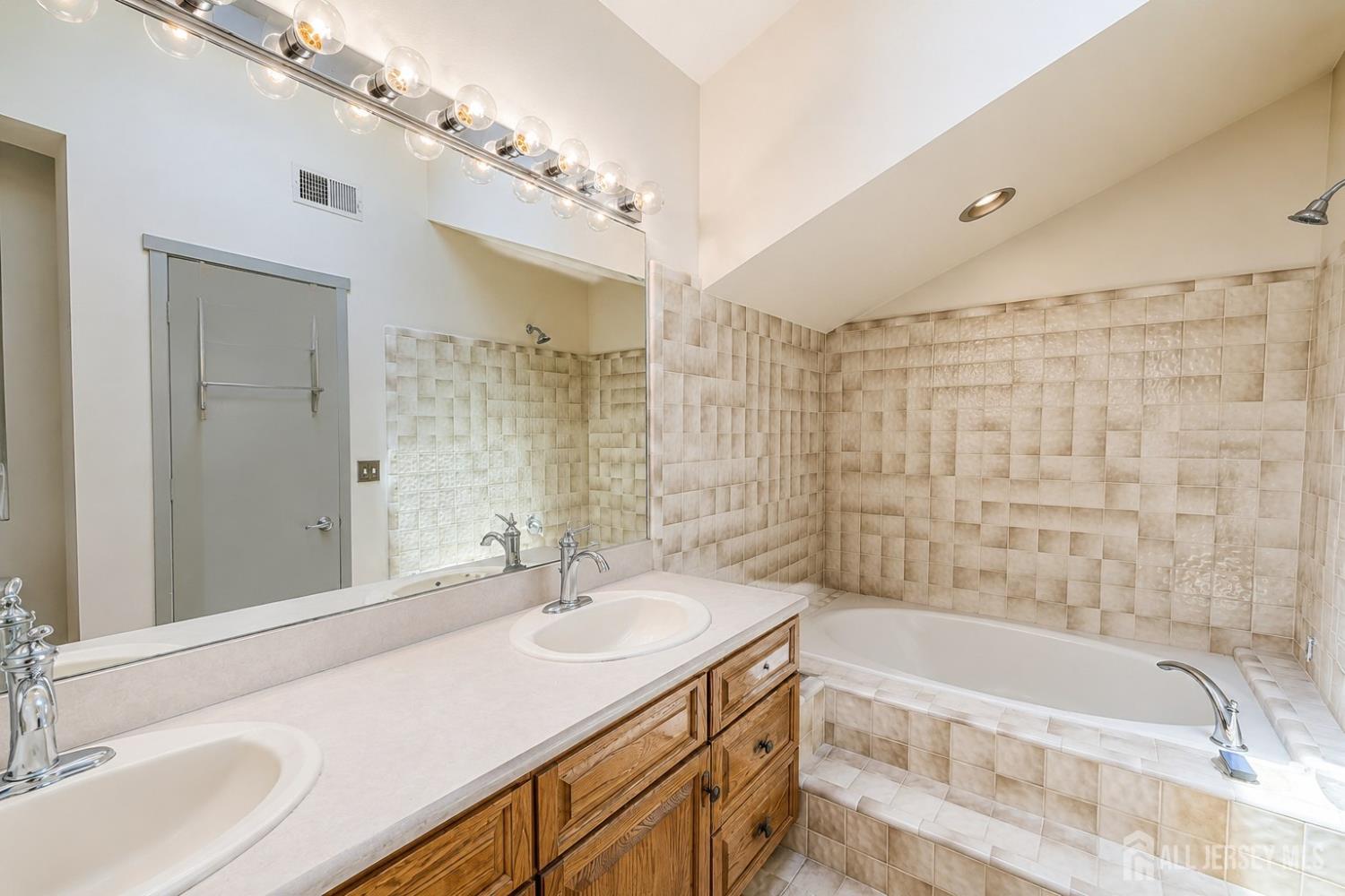 460 Sayre Drive Plainsboro NJ 08540