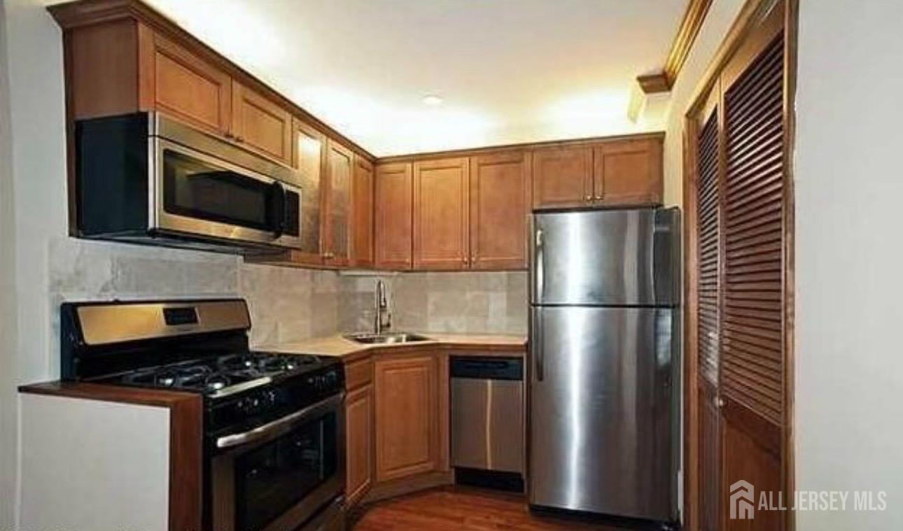 68 5th Street Highlands NJ 07732