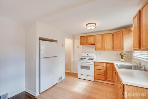 109 Newman Street Metuchen NJ 08840
