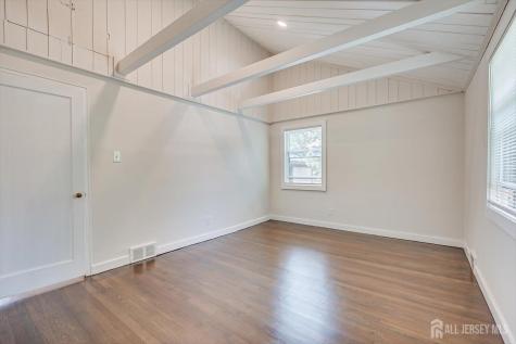109 Newman Street Metuchen NJ 08840