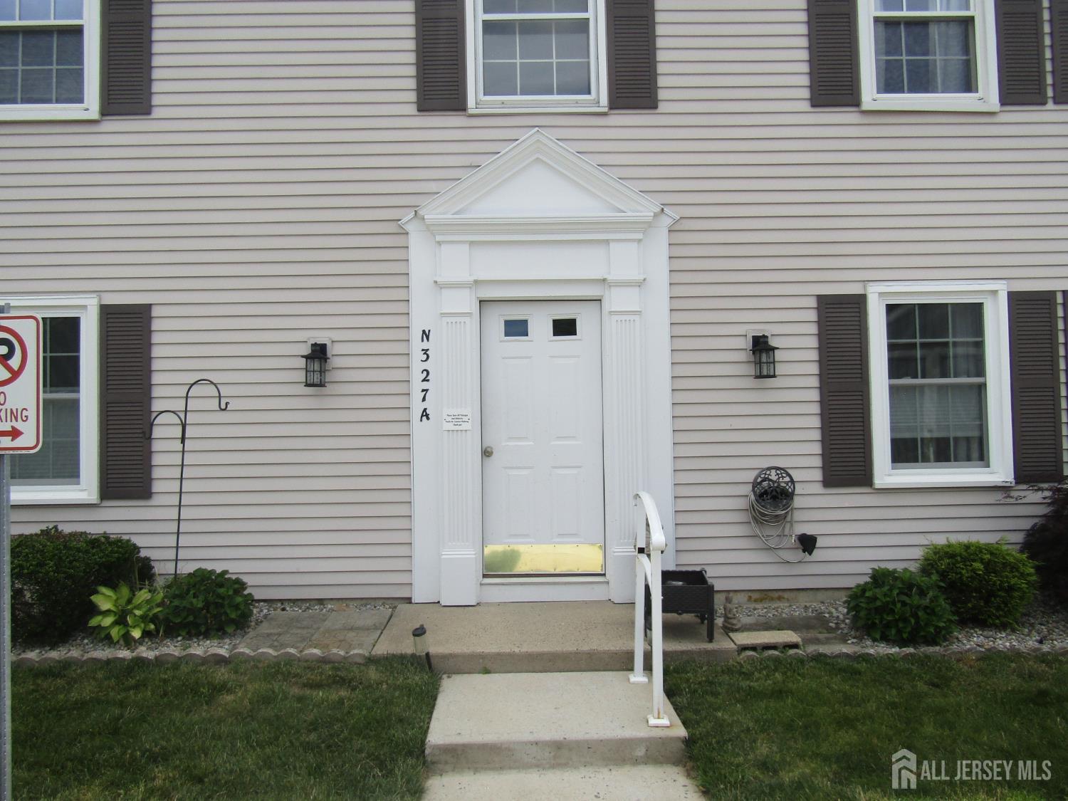 327 Nantuckett Lane Monroe NJ 08831