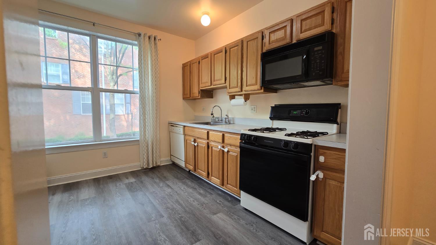 31 Franklin School Way Metuchen NJ 08840