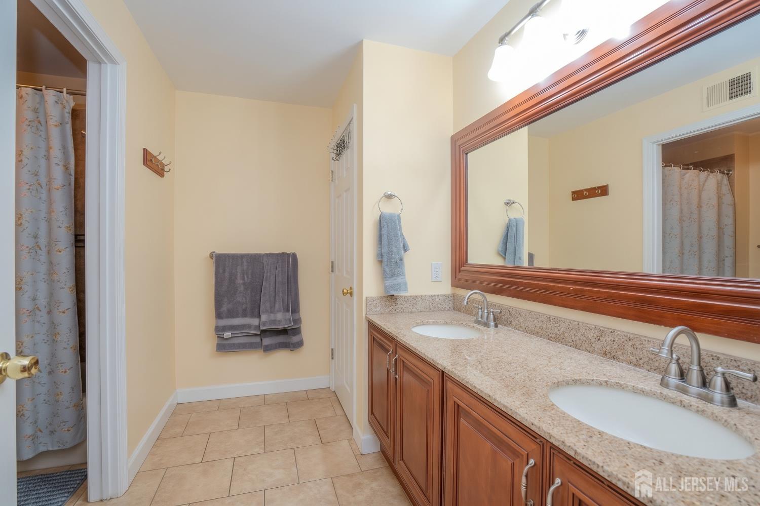 45 Amethyst Way Franklin NJ 08823