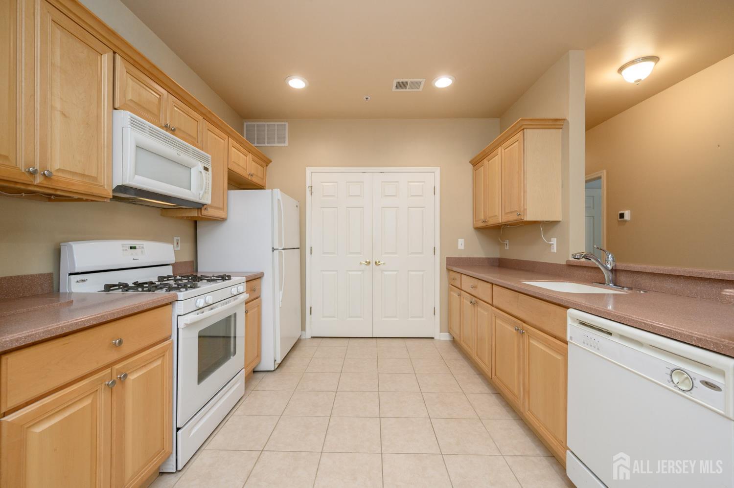 219 Sophee Lane Lakewood NJ 08701