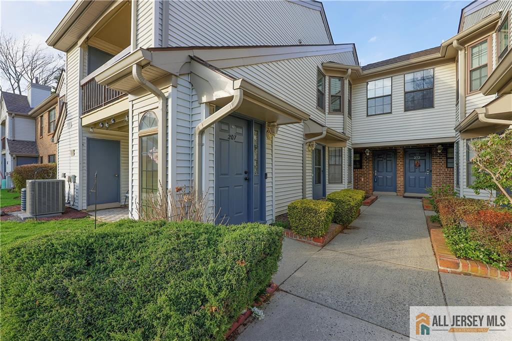 207 Sunshine Court Sayreville NJ 08859
