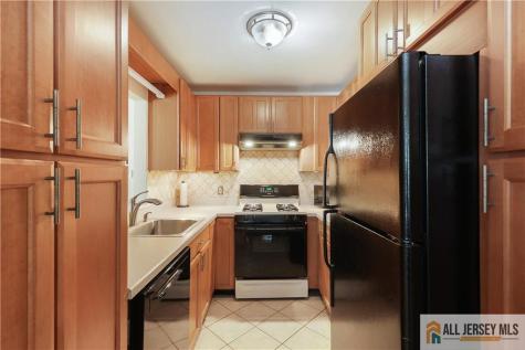207 Sunshine Court Sayreville NJ 08859
