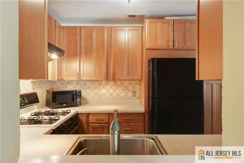 207 Sunshine Court Sayreville NJ 08859