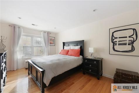 207 Sunshine Court Sayreville NJ 08859