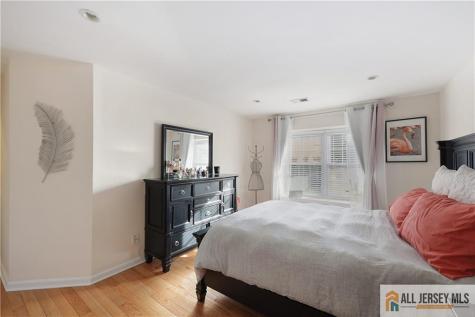 207 Sunshine Court Sayreville NJ 08859