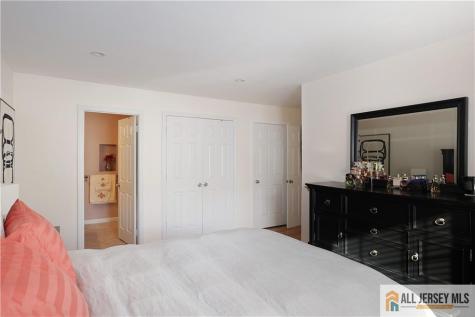 207 Sunshine Court Sayreville NJ 08859