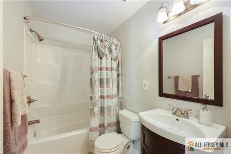 207 Sunshine Court Sayreville NJ 08859