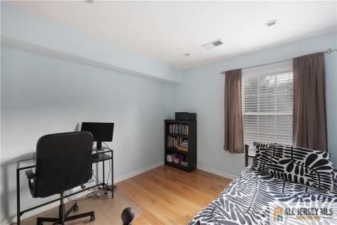 207 Sunshine Court Sayreville NJ 08859