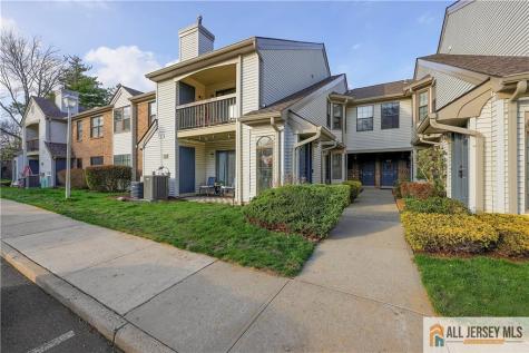 207 Sunshine Court Sayreville NJ 08859