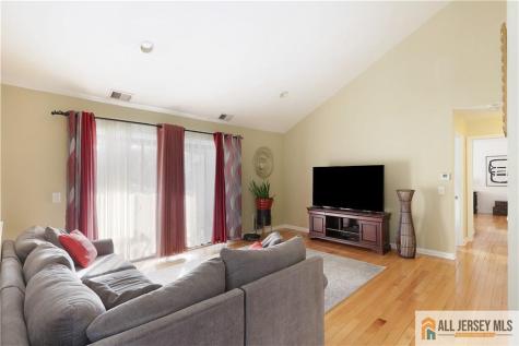 207 Sunshine Court Sayreville NJ 08859