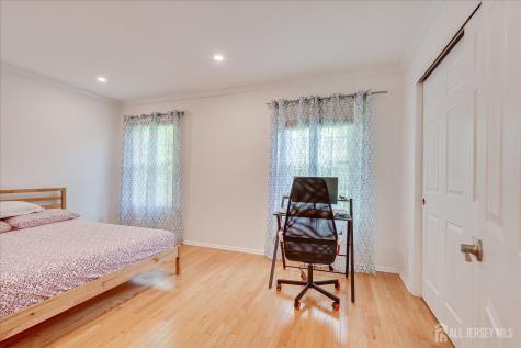 903 Maplecrest Road Edison NJ 08820