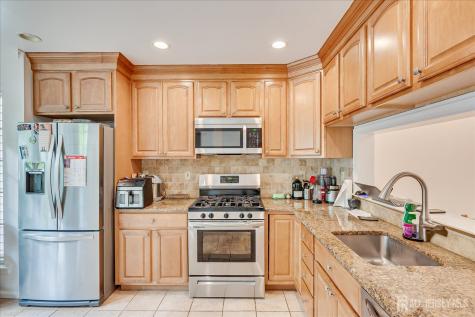 903 Maplecrest Road Edison NJ 08820