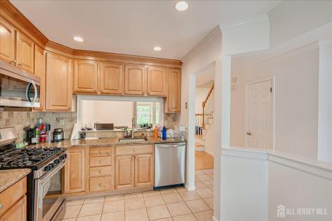 903 Maplecrest Road Edison NJ 08820