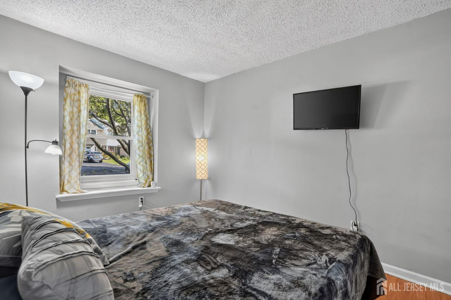 51 Woodmere Drive Sayreville NJ 08859